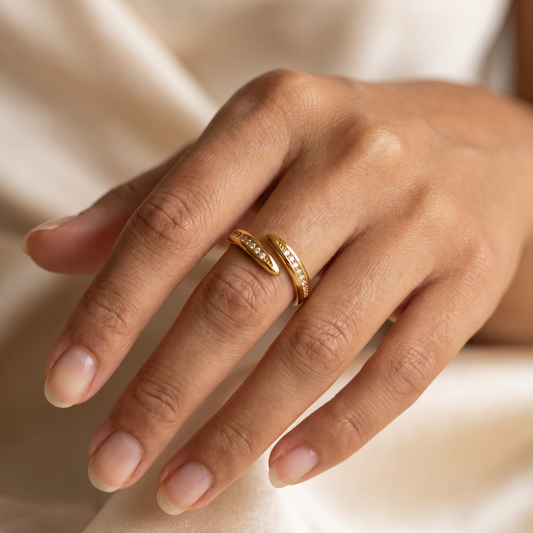 Twisted band ring worn