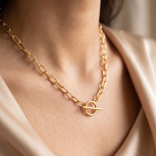 Paperclip toggle chain worn